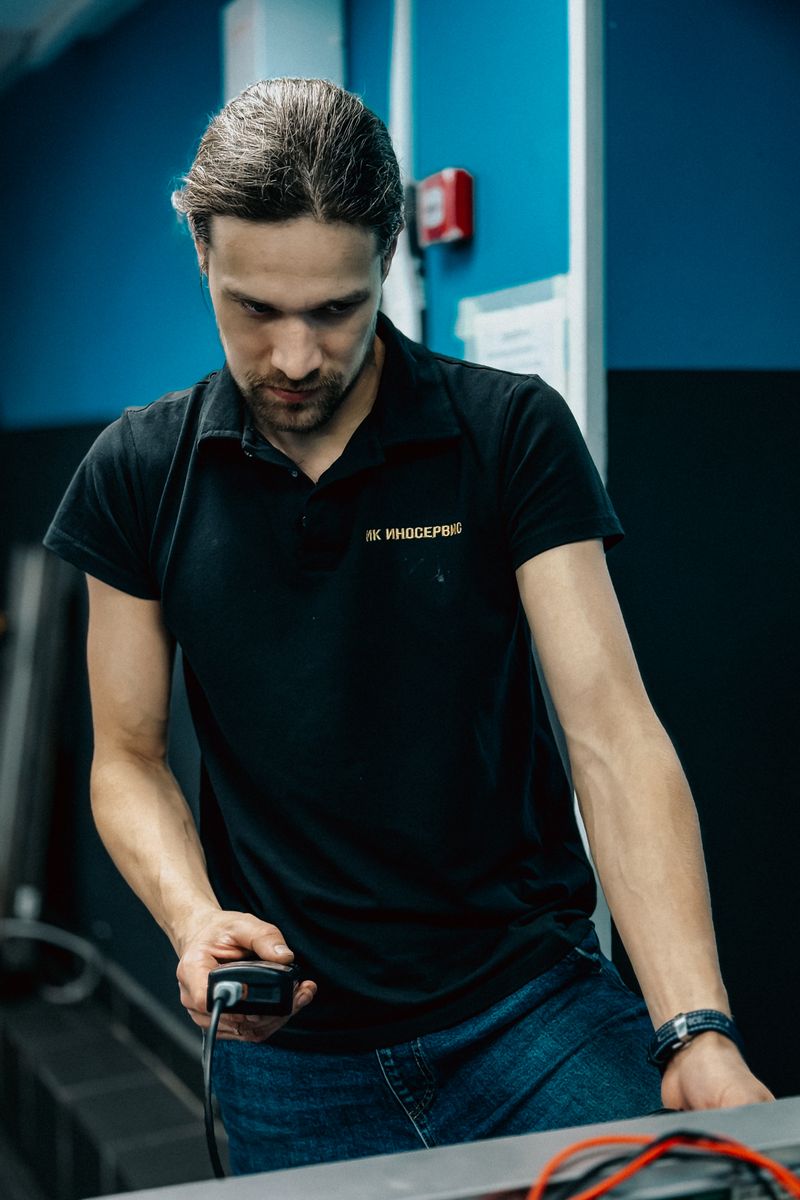Portrét Tomáša Horvátha, technického špecialistu
